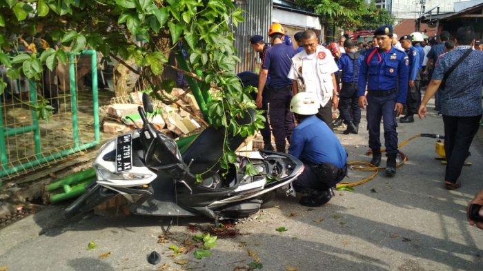 Tembok SD 141 Tengku Bey Roboh, Pelajar SMAN 14 jadi Korban