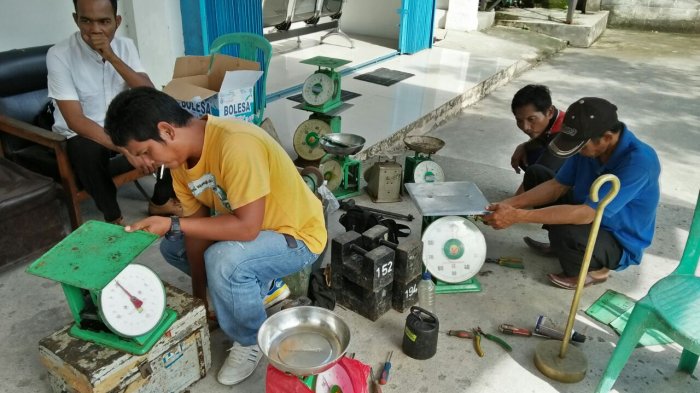 DPP Musnahkan 7 Timbangan Pedagang di Pasar Pagi Arengka