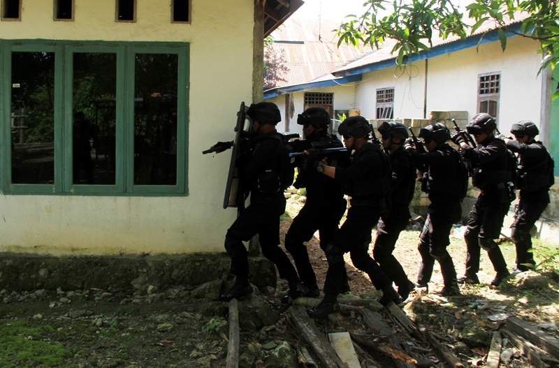 Densus Tangkap 2 Terduga Teroris Hendak Beraksi di Bandung