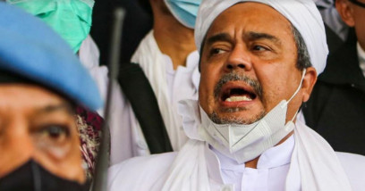 Tak Terima Dituntut 6 Tahun Bui, HRS Bandingkan dengan Ahok-Djoko Tjandra