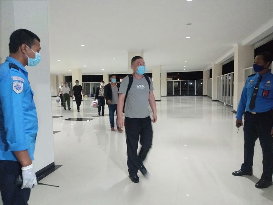 Gelombang Pertama TKA China Tiba di Kendari