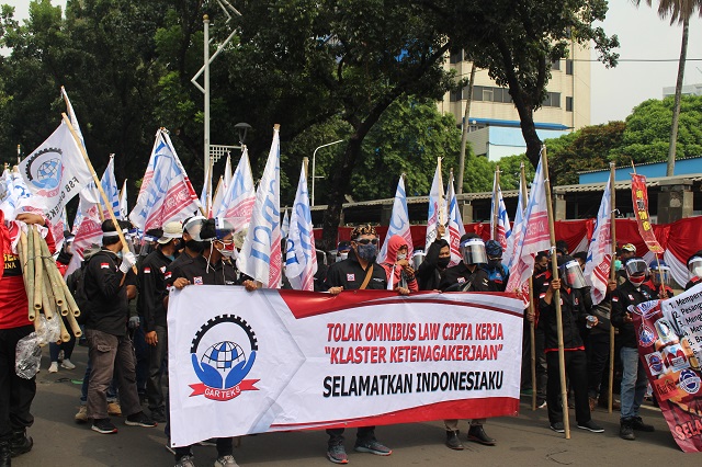Di Tengah Kenaikan Omicron, Buruh  Demo Minta UU Cipta Kerja Dicabut