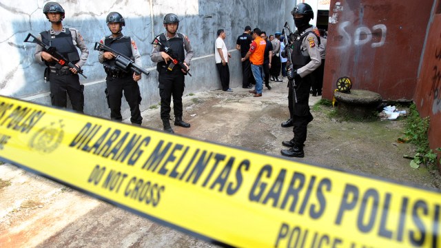 Teroris Lempar Bom Pipa di Pelalawan Berhasi Dilumpuhkan, 1 Polisi Luka