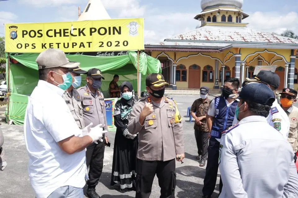 Hari Kedua PSBB, Bupati Siak Tinjau Pos Check Point di Sabak Auh