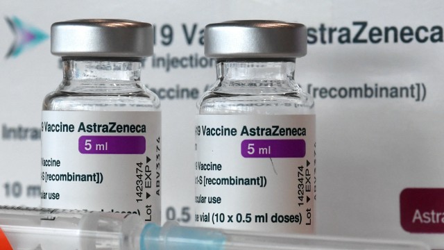 Jokowi Perintahkan Menkes Segera Distribusikan Vaksin AstraZeneca