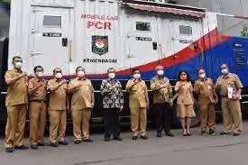 Perdana, ASN dan Gubri Lakukan Tes PCRÂ dengan Mobil laboratorium Kemendagri