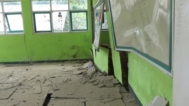 Tanah Bergerak di Tasikmalaya, Rumah Warga dan Sekolah Rusak