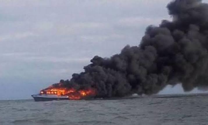 Kapal Pengangkut 50 Ton Sagu Terbakar di Perairan Malay, 2 ABK  Hilang