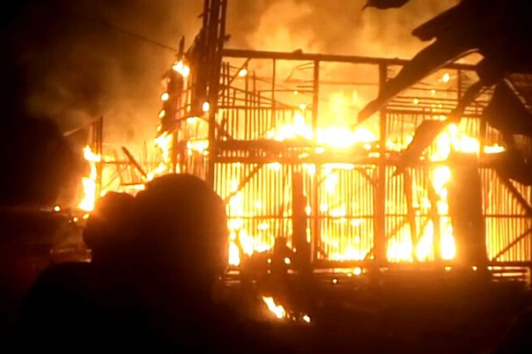 Kandang Terbakar, Ribuan Ayam Warga Duri Hangus