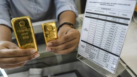 Akhir Pekan, Harga Emas Antam Turun Rp 5.000 per Gram