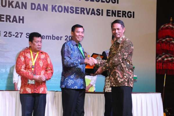 Wali Kota Terima Hibah Sumur Bor Dalam Dari KESDM