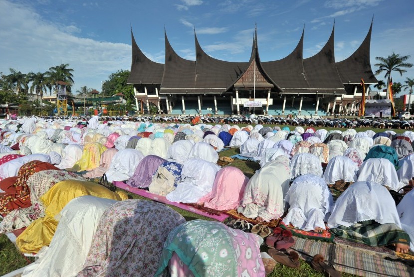 Protes PPKM Darurat, MUI Sumbar Izinkan Salat Id di Lapangan 