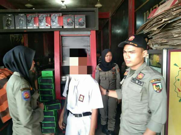 Lima Pelajar SMK dan SMA Diamankan Satpol PP