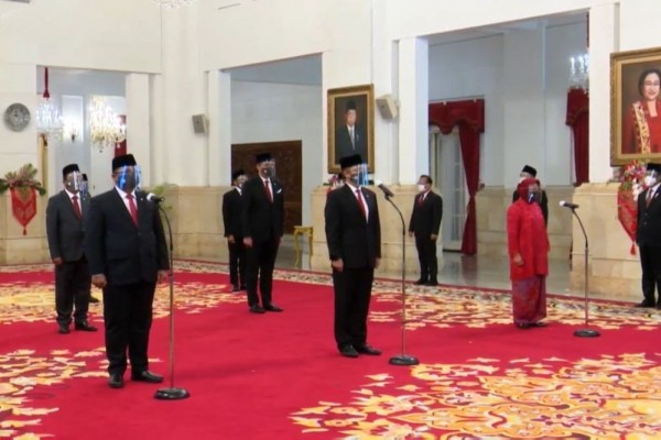 Jokowi Resmi Lantik 6 Menteri dan 5 Wamen Baru Kabinet Indonesia Maju
