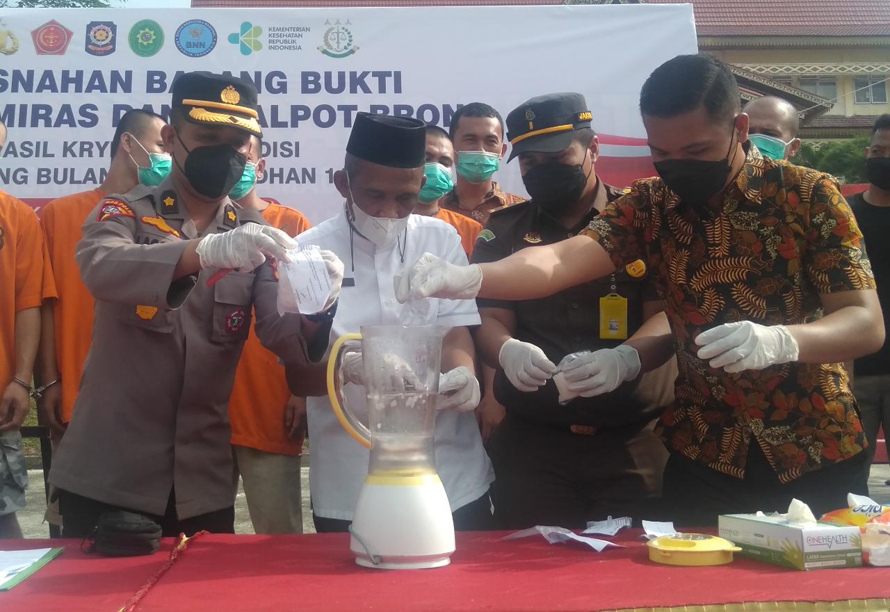 Satres Narkoba Polres Pelalawan Musnahkan Barang Bukti Narkotika