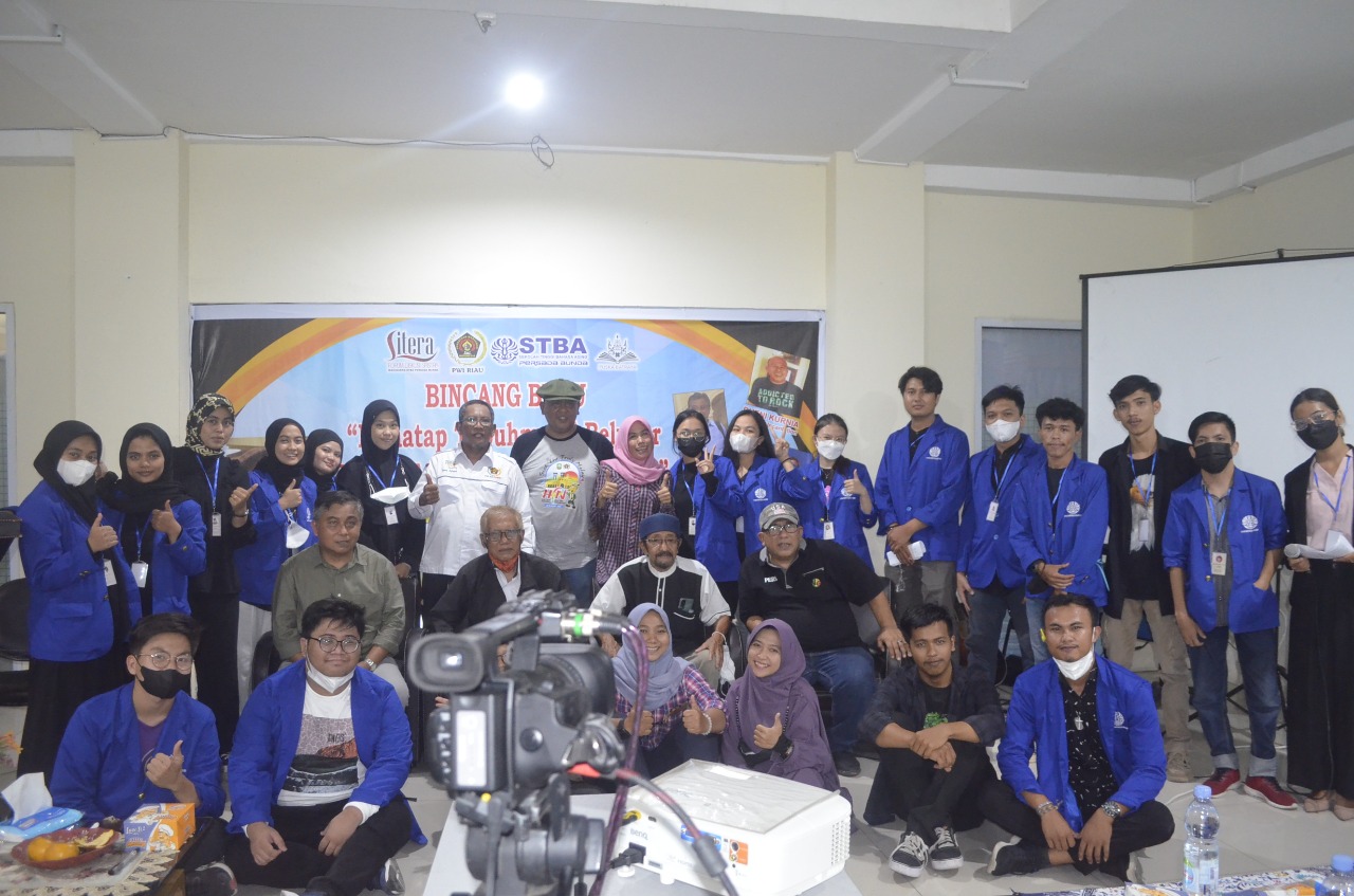 Puisi Karya Penyair Wartawan PWI Riau Dibacakan Apik Oleh Mahasiswa STBA PB