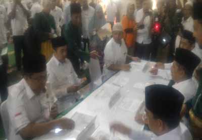 Gubri Serahkan Zakat Sebesar Rp25 Juta di Siak